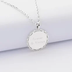 Pendentif Mariée personnalisé médaille vintage dentelée gravée argent 17 mm