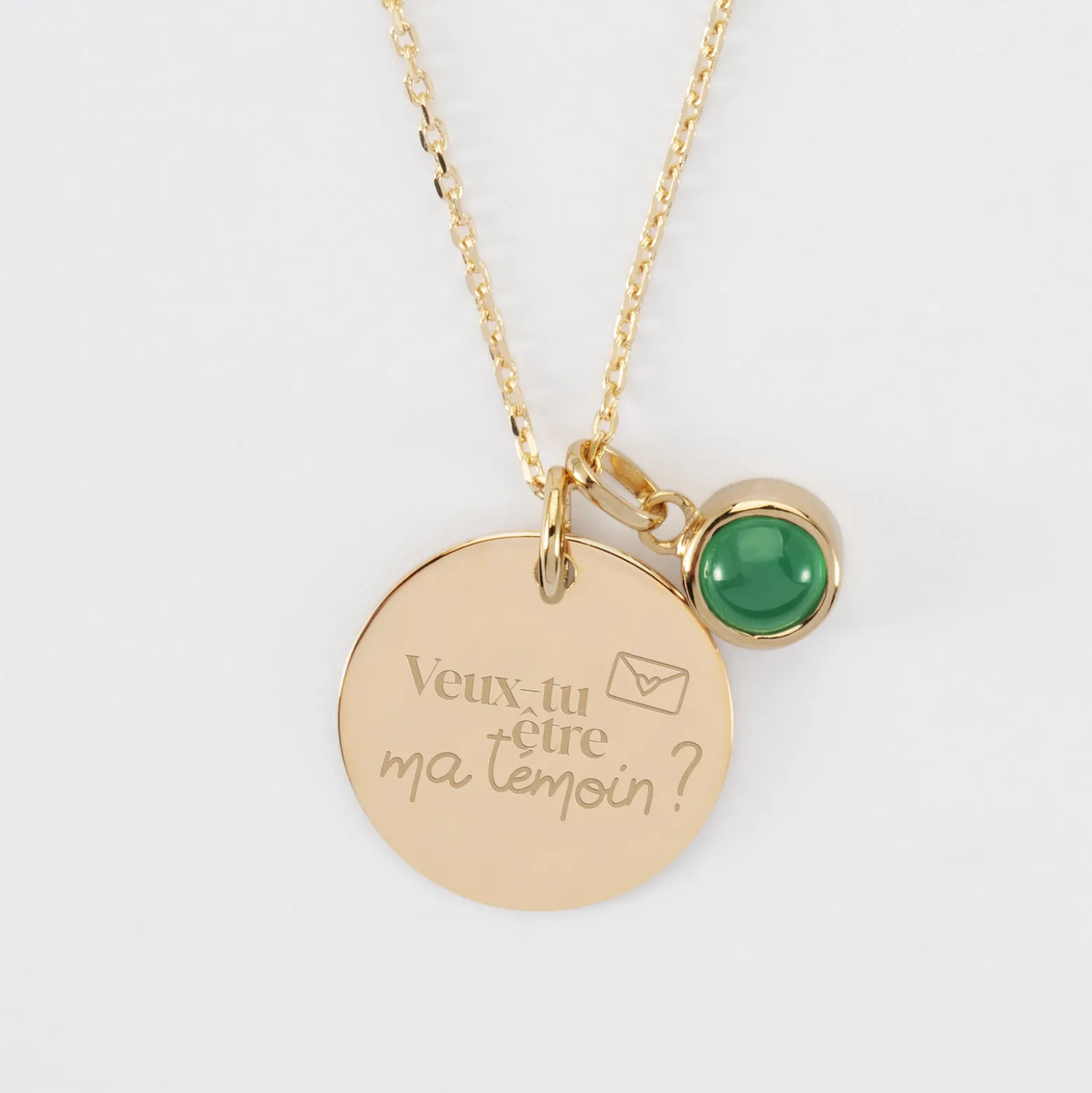 Pendentif Mariée personnalisé médaille gravée plaqué or 19 mm et breloque pierre naturelle 8 mm