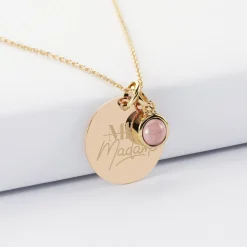 Pendentif Mariée personnalisé médaille gravée plaqué or 19 mm et breloque pierre naturelle 8 mm