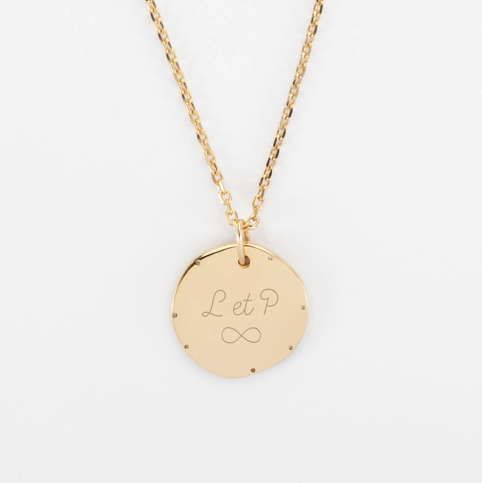 Pendentif Mariée personnalisé médaille contour scintillant gravée plaqué or 16 mm