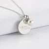 Pendentif Mariée personnalisé médaille gravée argent 19 mm et breloque perle nacre 10 mm
