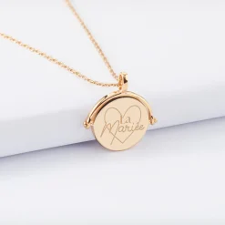 Pendentif Mariée personnalisé médaille gravée nacre réversible plaqué or 15 mm