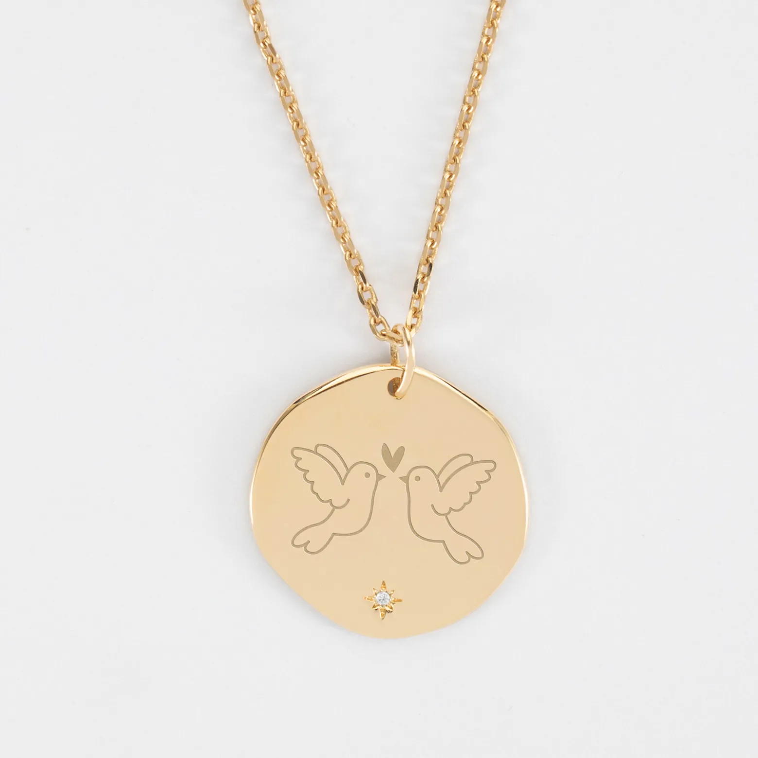 Pendentif Mariée personnalisé médaille scintillante gravée plaqué or 20 mm