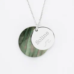 Pendentif personnalisé breloque nacre noire 25 mm et médaille gravée argent 19 mm