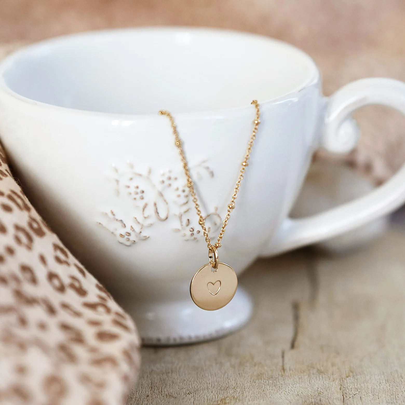 Pendentif personnalisé coeur estampillé plaqué or 15 mm - HappyBulle x Atelier Wagram