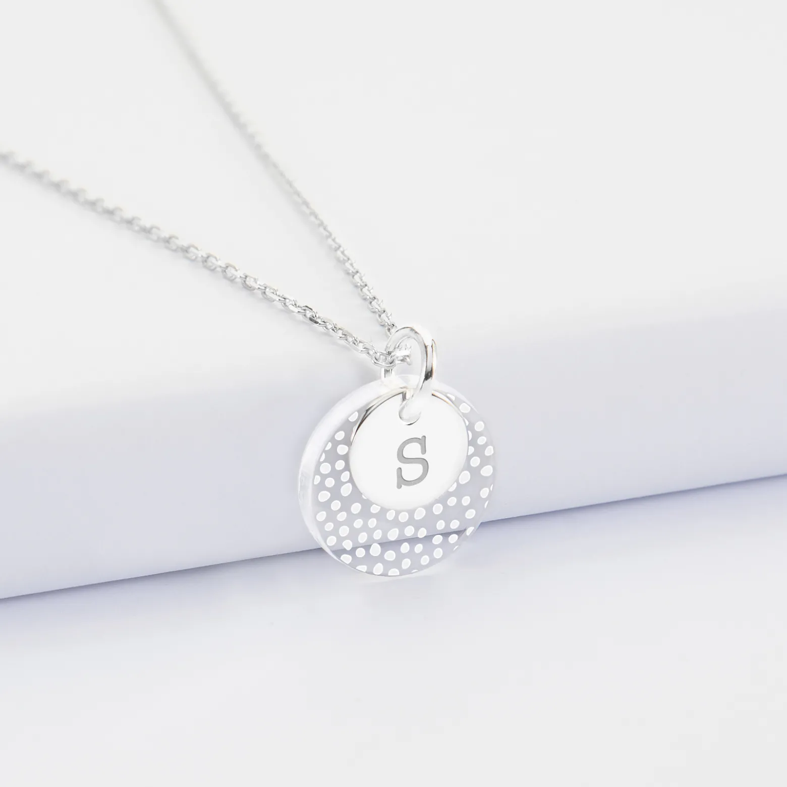 Pendentif personnalisé double médailles gravées argent 10 mm et acrylique 16 mm