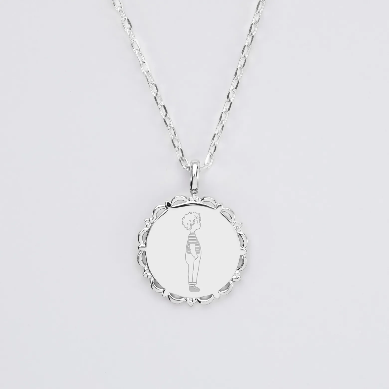 Pendentif personnalisé illustration médaille vintage dentelée gravée argent 17 mm - HappyBulle x Marie Savart