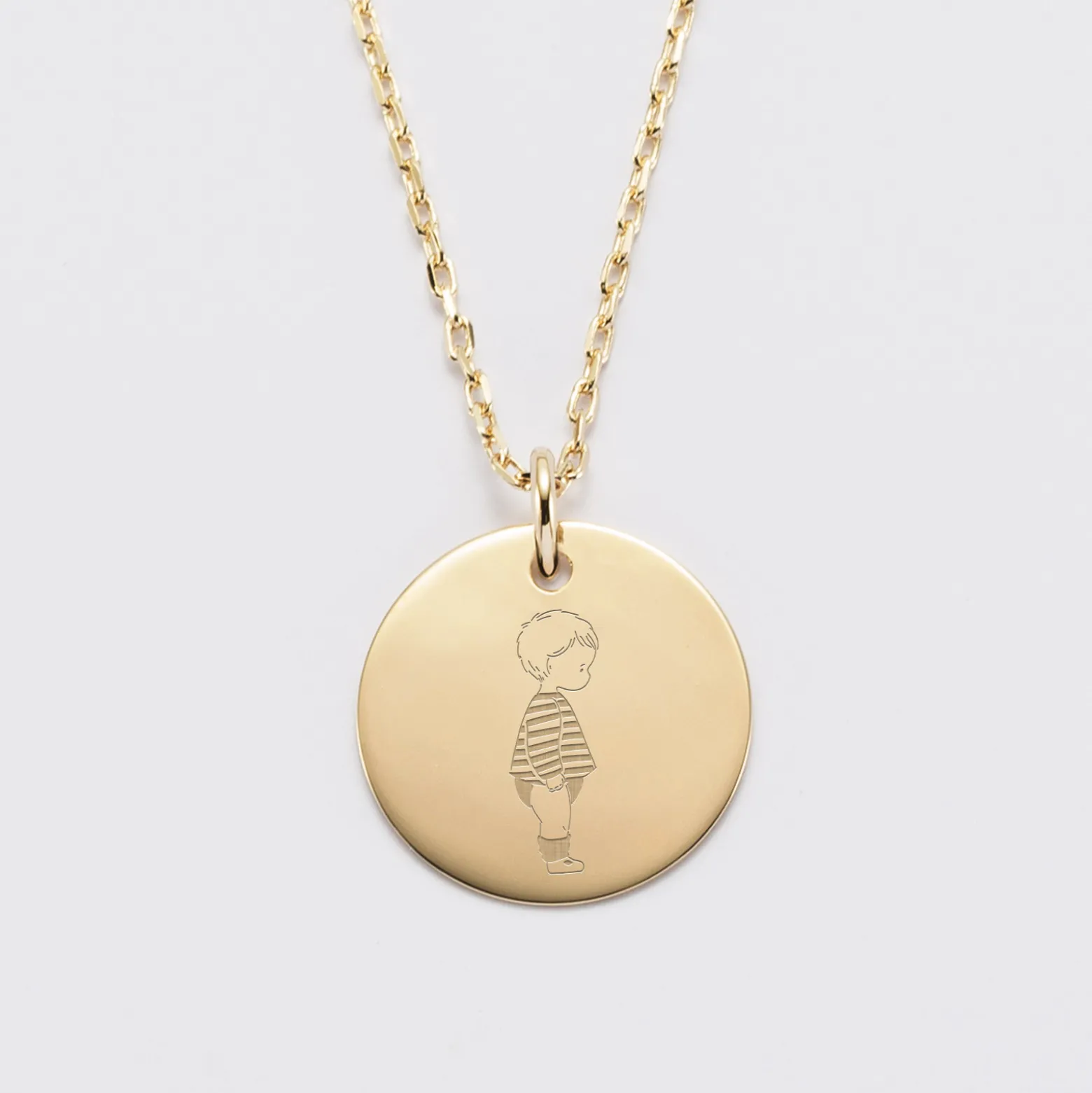 Pendentif personnalisé illustration médaille gravée plaqué or 19 mm - HappyBulle x Marie Savart