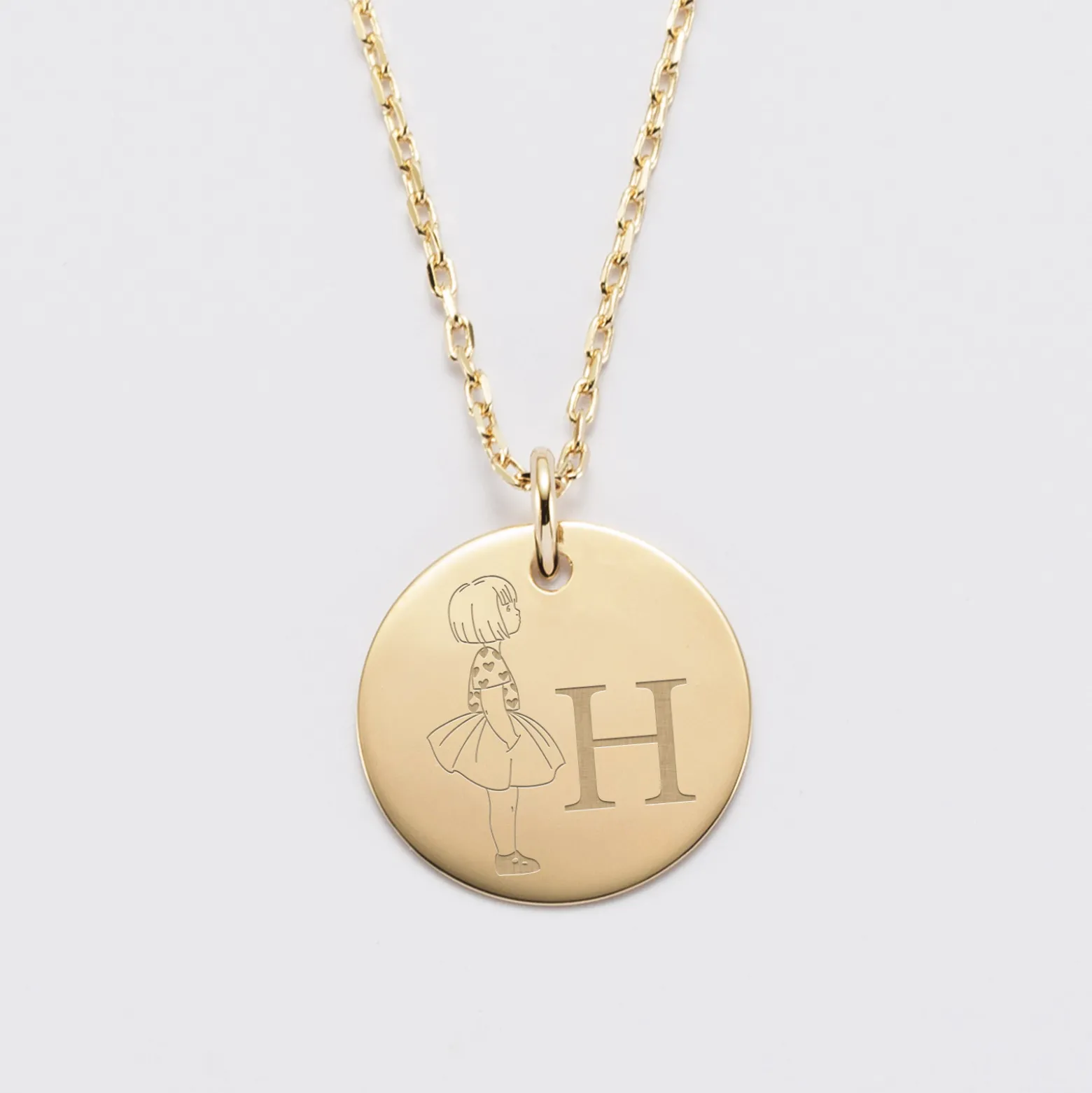 Pendentif personnalisé initiale médaille gravée plaqué or 19 mm - HappyBulle x Marie Savart