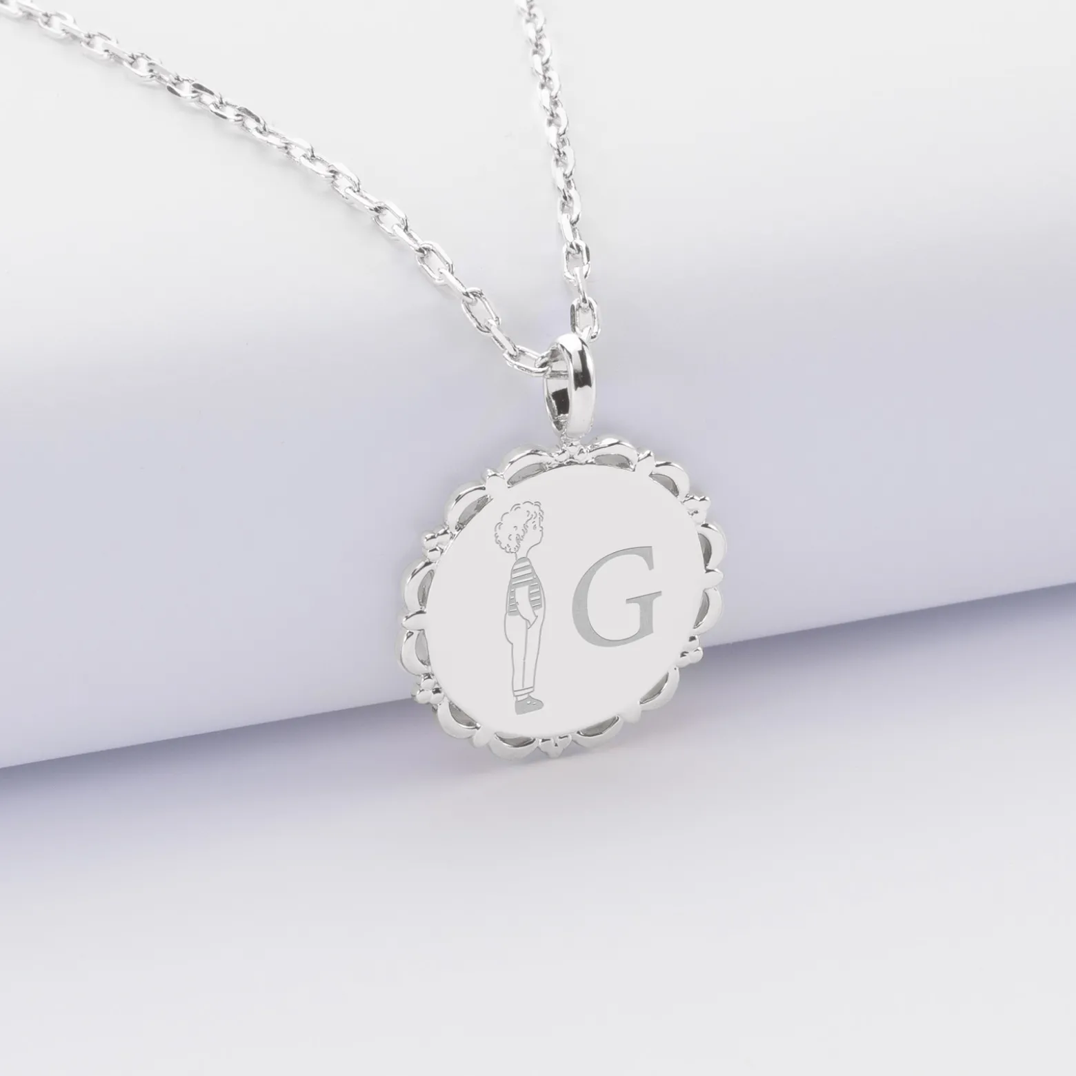 Pendentif personnalisé initiale médaille vintage dentelée gravée argent 17 mm - HappyBulle x Marie Savart