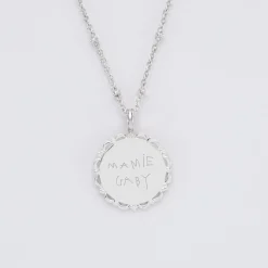 Pendentif personnalisé initiale médaille vintage dentelée gravée argent 17 mm - HappyBulle x Marie Savart