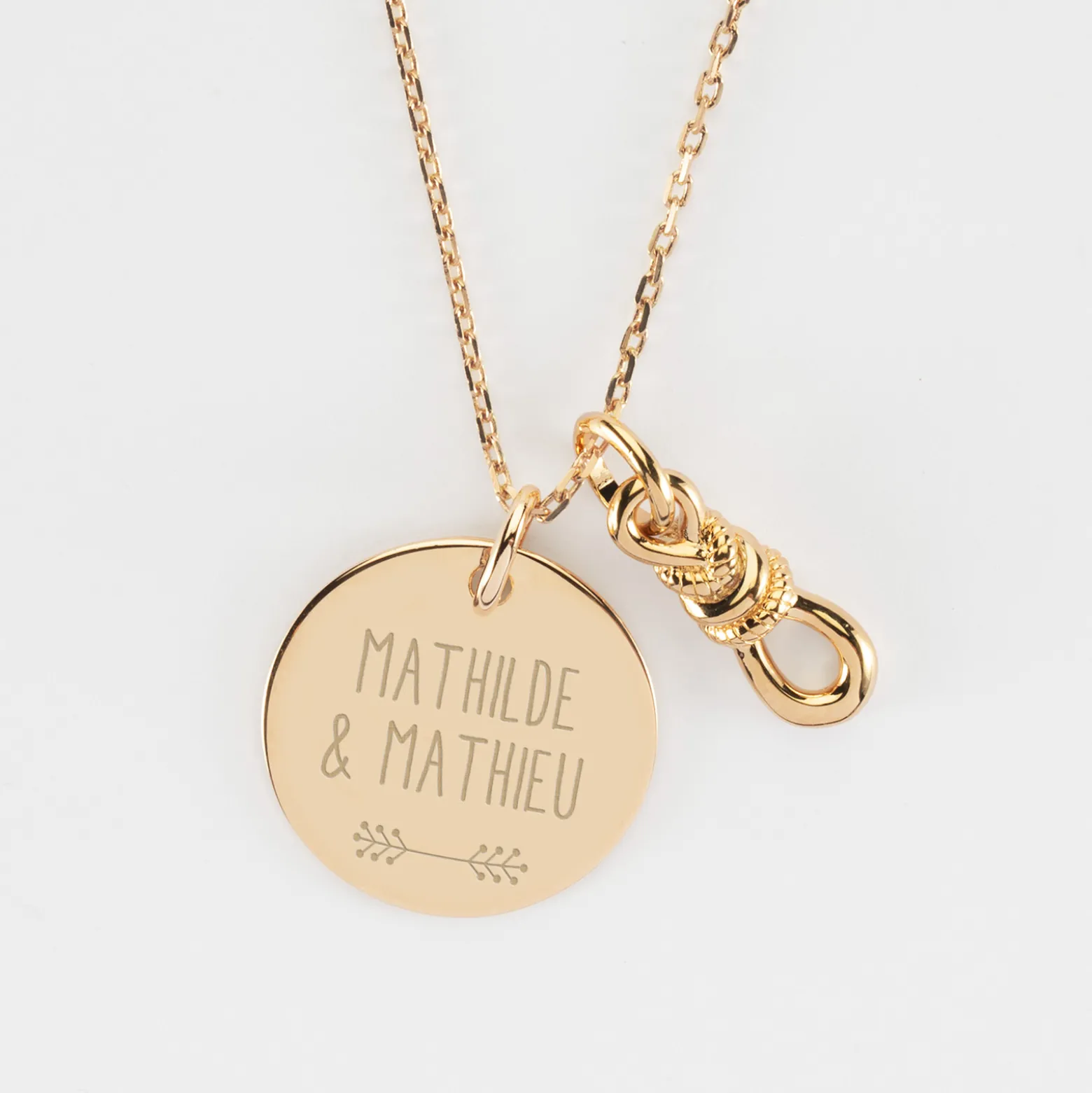 Pendentif personnalisé "Le lien" et médaille gravée plaqué or 19 mm - HappyBulle x Lilylovesfashion