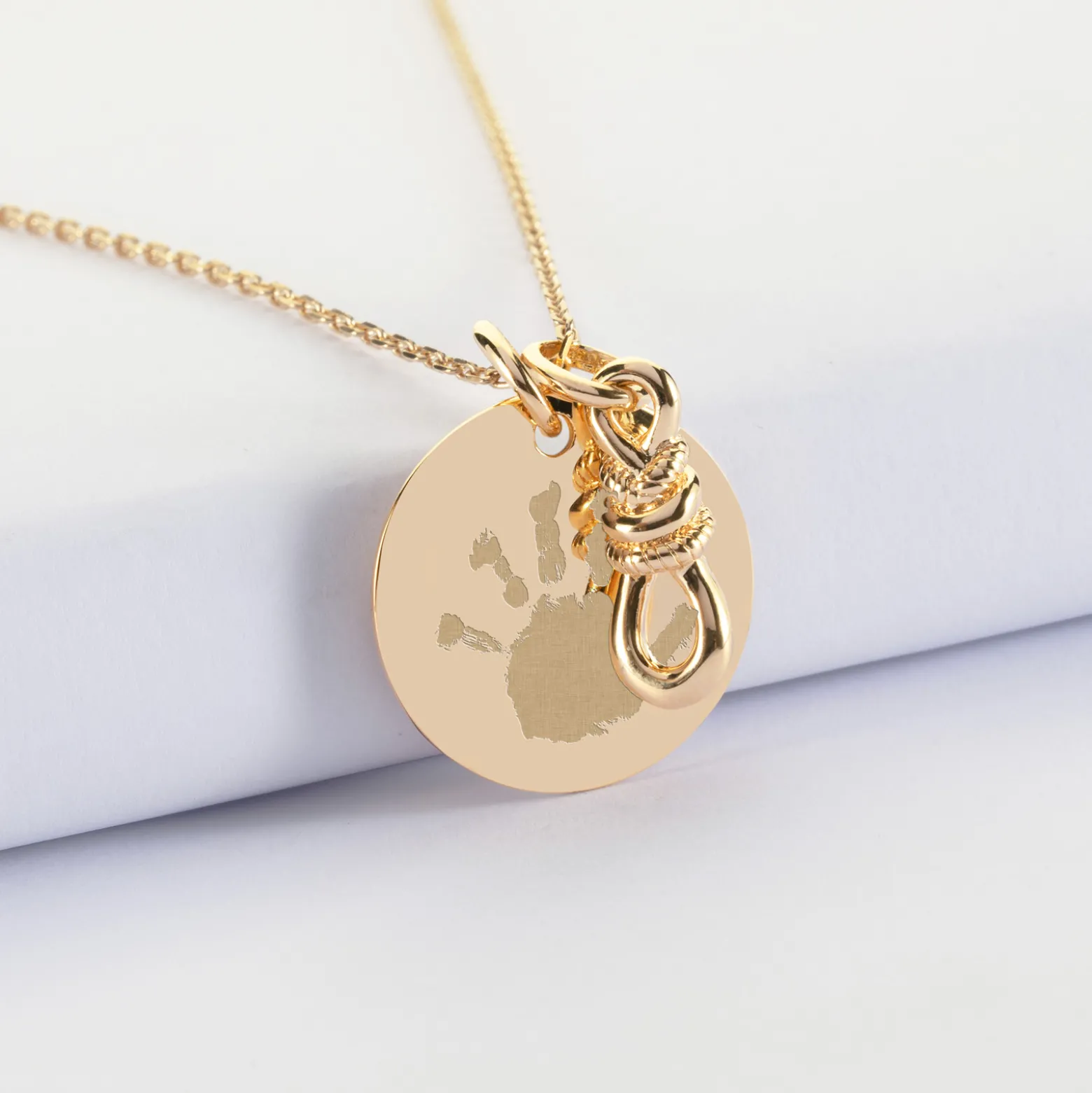 Pendentif personnalisé "Le lien" et médaille gravée plaqué or 19 mm - HappyBulle x Lilylovesfashion