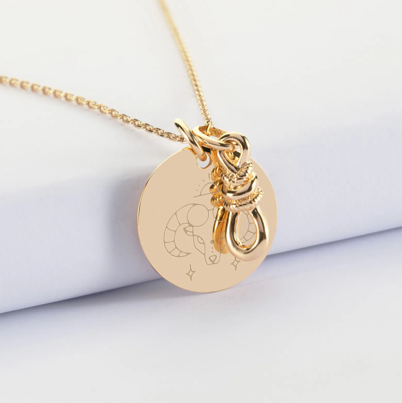 Pendentif personnalisé "Le lien" et médaille gravée plaqué or 19 mm - HappyBulle x Lilylovesfashion
