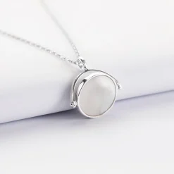 Pendentif personnalisé médaille gravée nacre réversible argent 15 mm