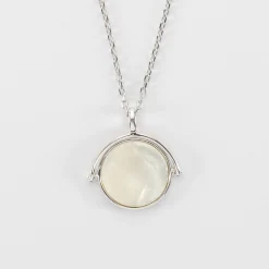Pendentif personnalisé médaille gravée nacre réversible argent 15 mm