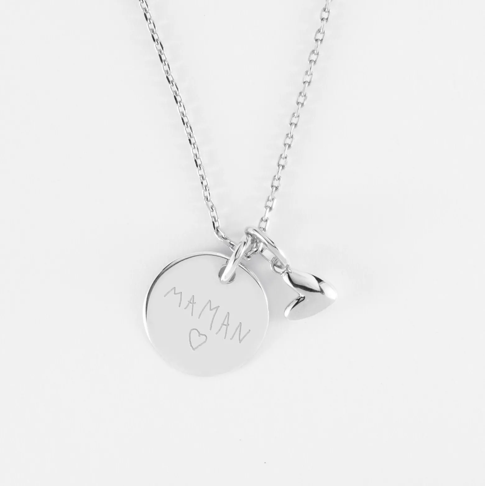 Pendentif personnalisé médaille gravée argent 15 mm et breloque petit coeur bombé 7 mm - HappyBulle x Atelier Wagram