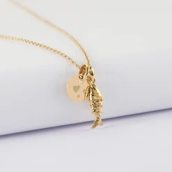 Pendentif personnalisé médaille gravée plaqué or 10 mm et breloque poisson articulé 15 mm