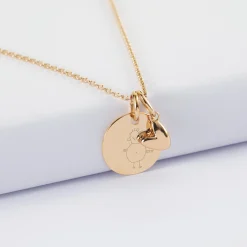 Pendentif personnalisé médaille gravée plaqué or 15 mm et breloque petit coeur bombé 7 mm - HappyBulle x Atelier Wagram
