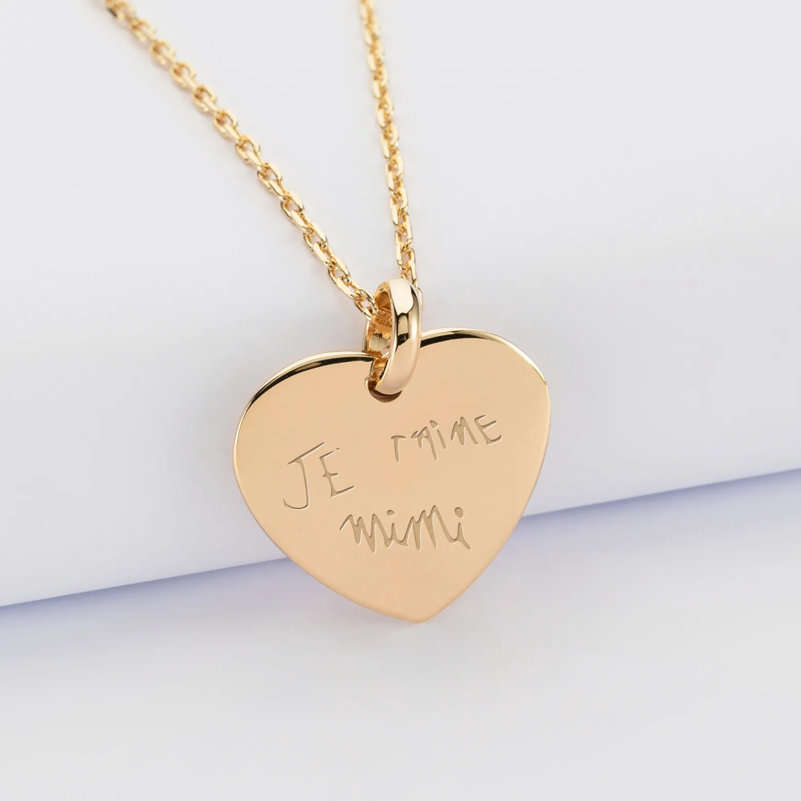 Pendentif personnalisé médaille gravée plaqué or coeur bombé 21x20 mm