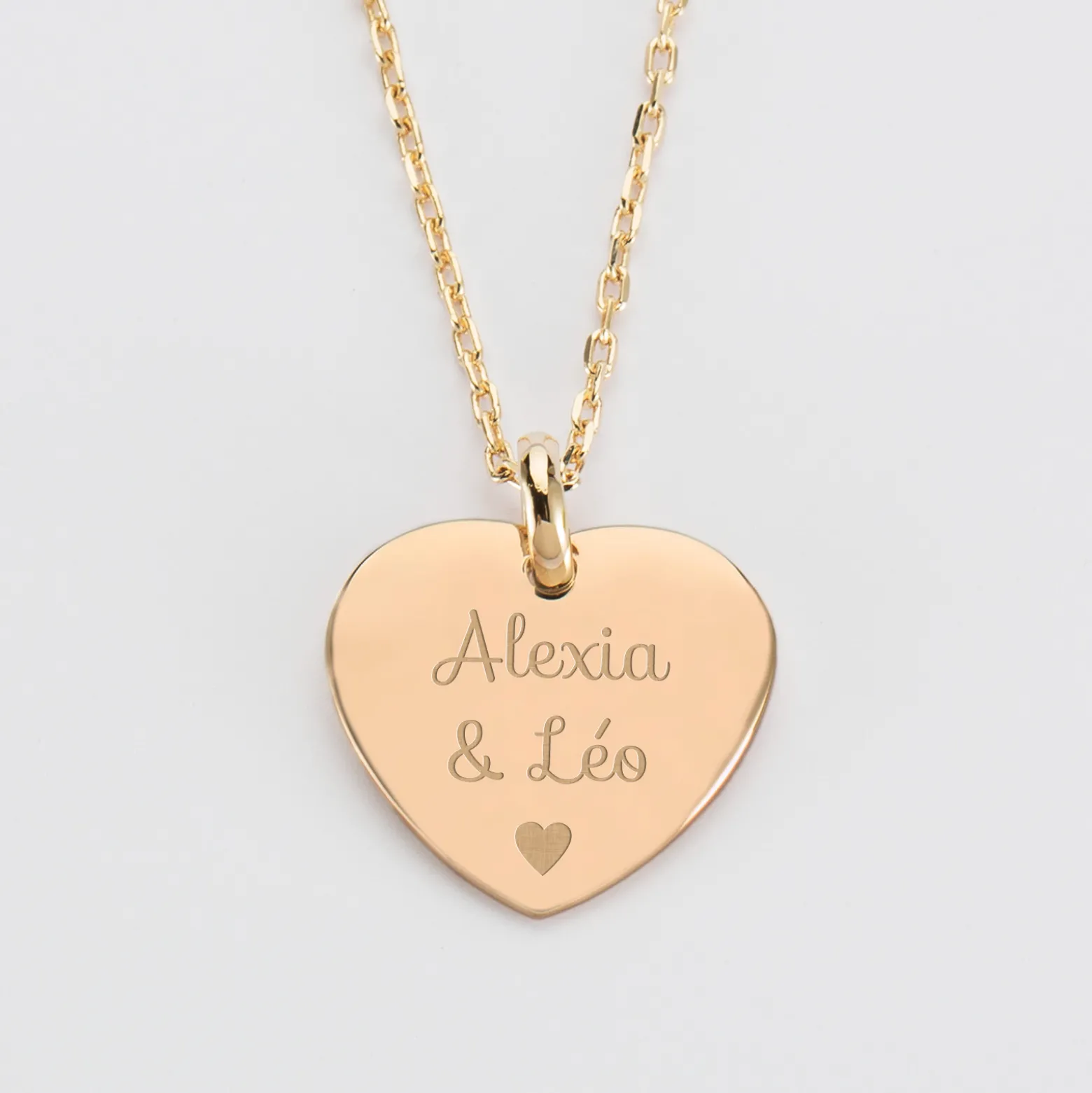 Pendentif personnalisé médaille gravée plaqué or coeur bombé 21x20 mm