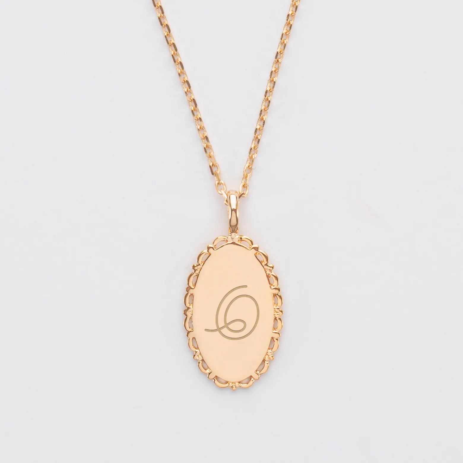 Pendentif personnalisé médaille vintage ovale dentelée gravée plaqué or 20x13 mm