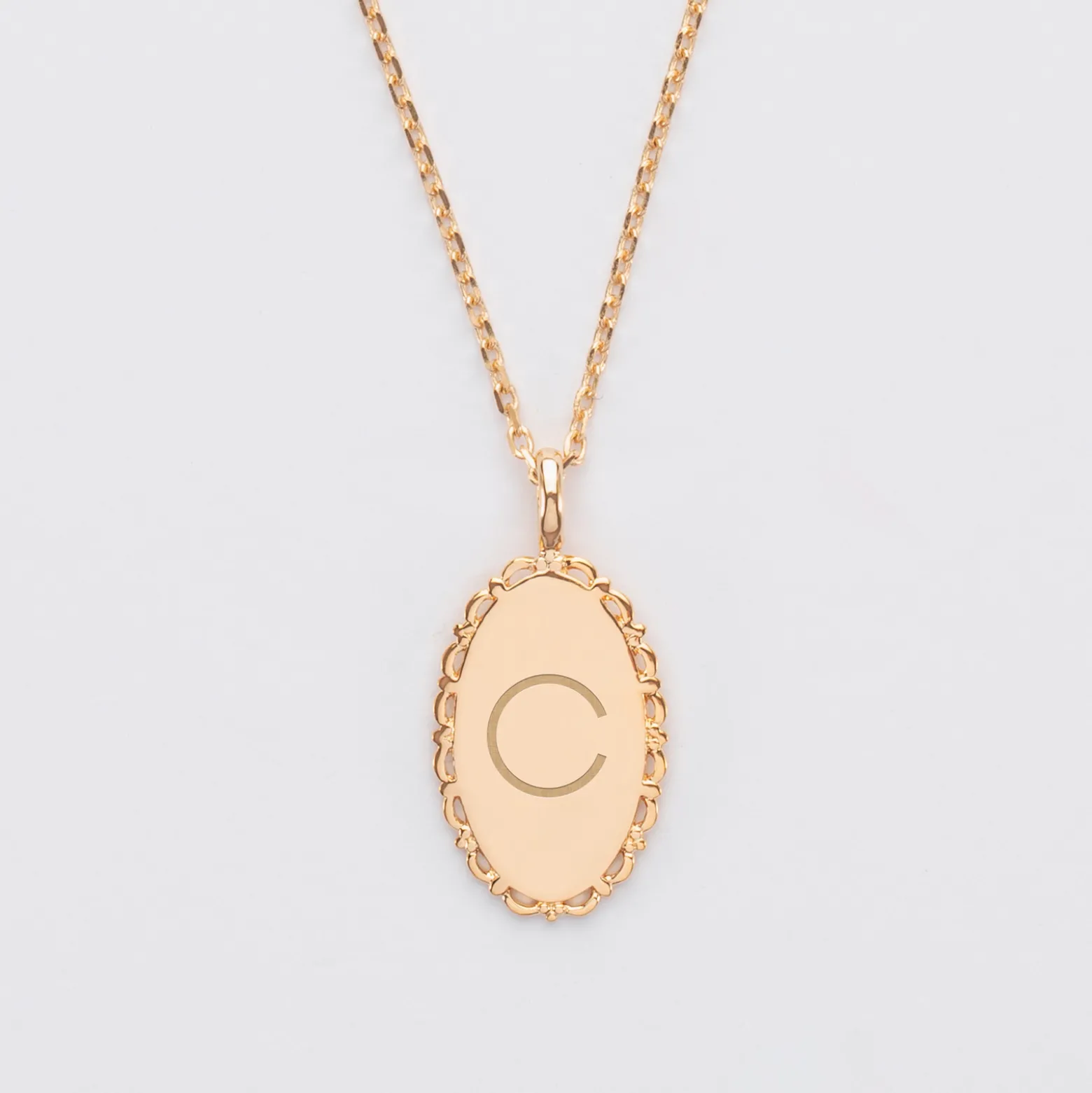 Pendentif personnalisé médaille vintage ovale dentelée gravée plaqué or 20x13 mm