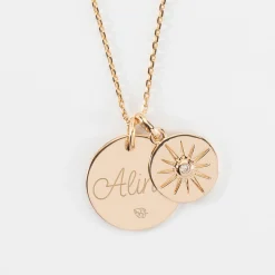 Pendentif personnalisé médaille gravée plaqué or 19 mm et breloque soleil scintillant 14 mm