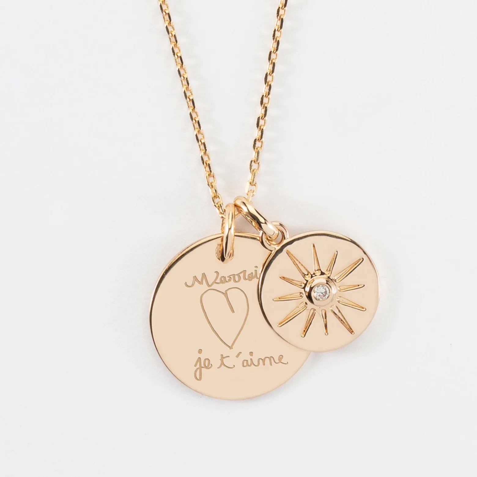 Pendentif personnalisé médaille gravée plaqué or 19 mm et breloque soleil scintillant 14 mm