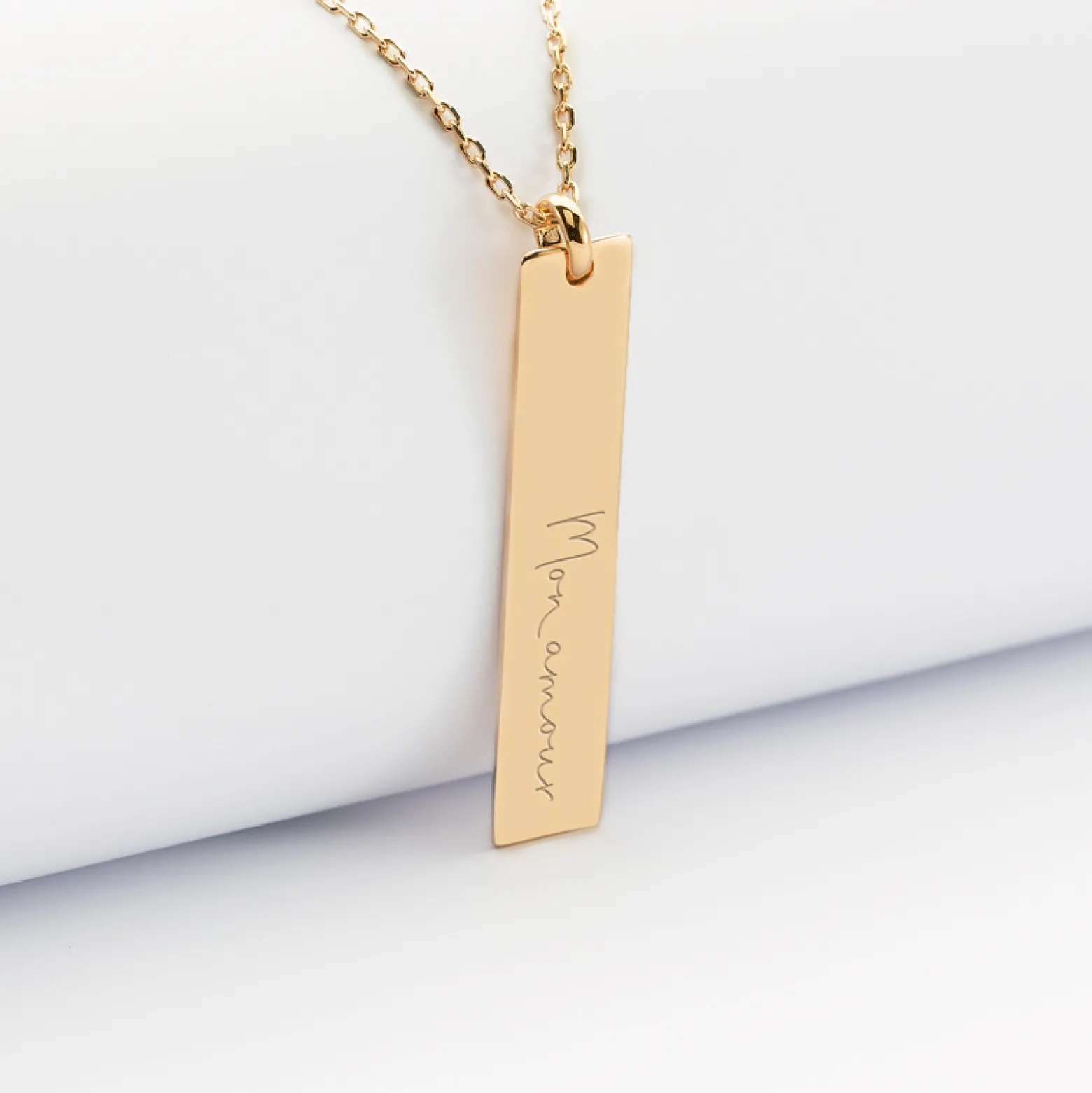 Pendentif personnalisé médaille gravée plaqué or plaque 40x8 mm - édition spéciale "Manuscrit"