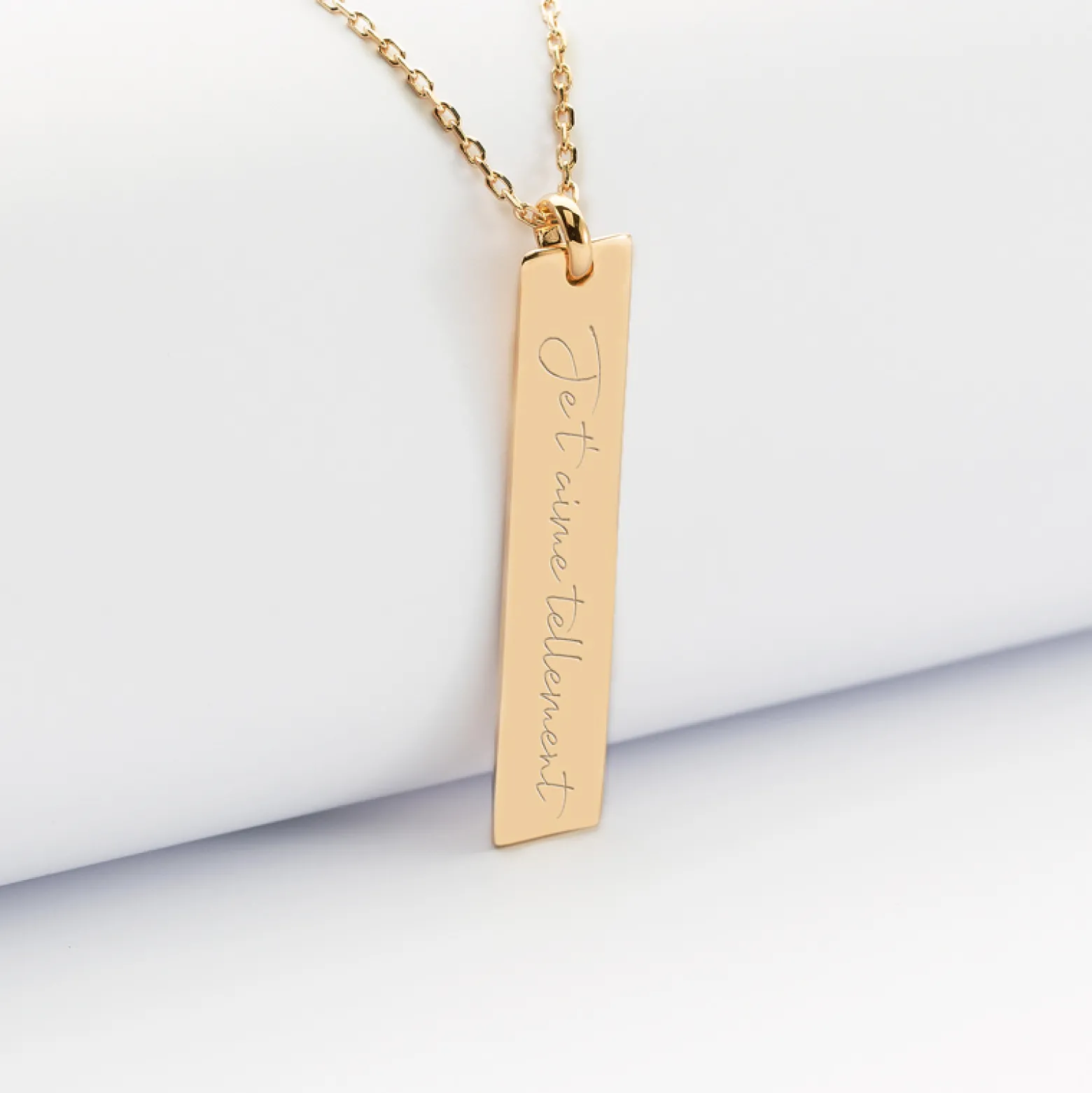 Pendentif personnalisé médaille gravée plaqué or plaque 40x8 mm - édition spéciale "Manuscrit"