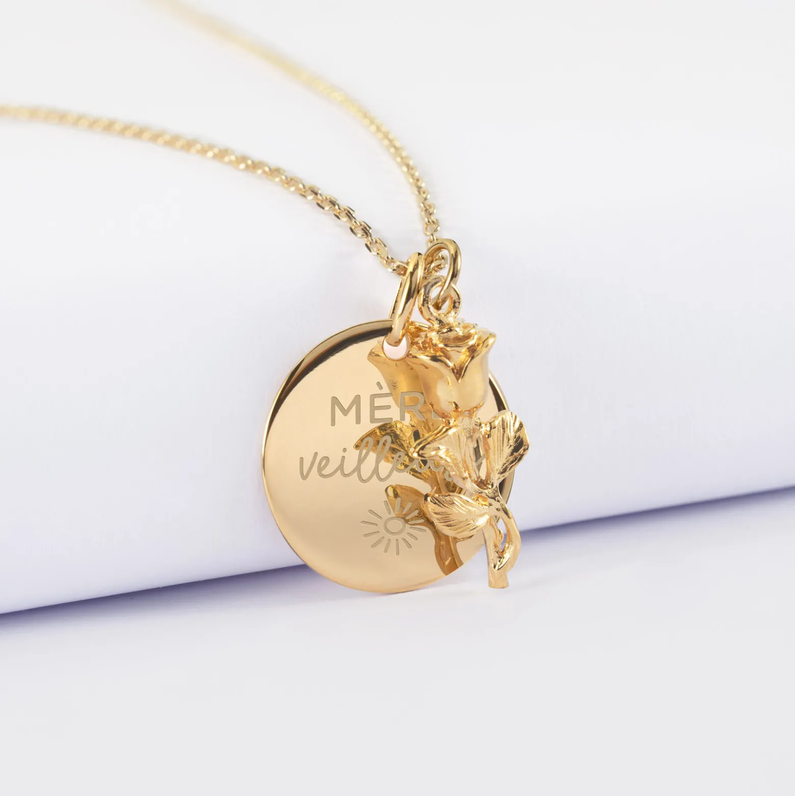 Pendentif personnalisé médaille gravée plaqué or 19 mm et breloque rose 19 mm