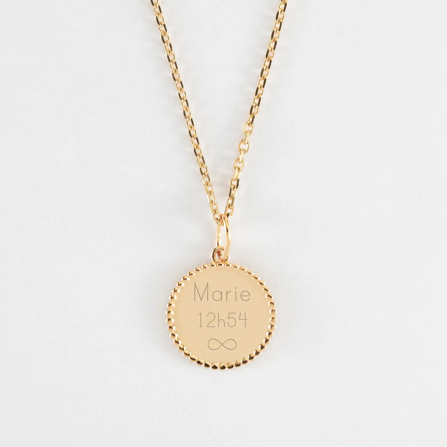 Pendentif personnalisé médaille gravée plaqué or colombe texturée 14 mm