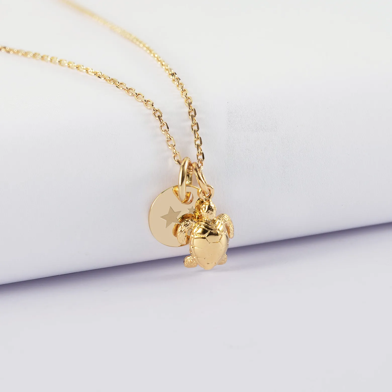 Pendentif personnalisé médaille gravée plaqué or 10 mm et breloque(s) summer - à composer