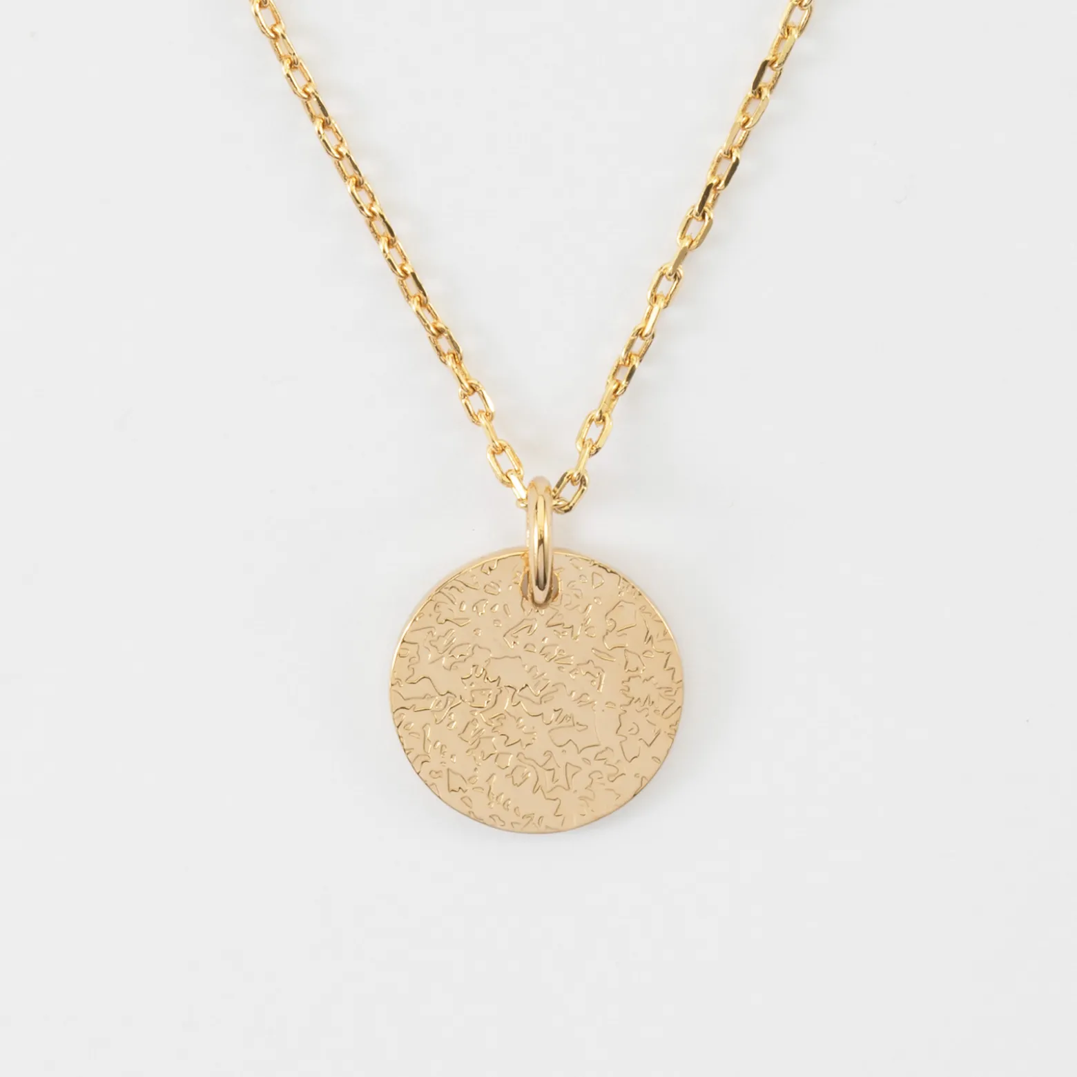 Pendentif personnalisé médaille martelée gravée plaqué or 15 mm