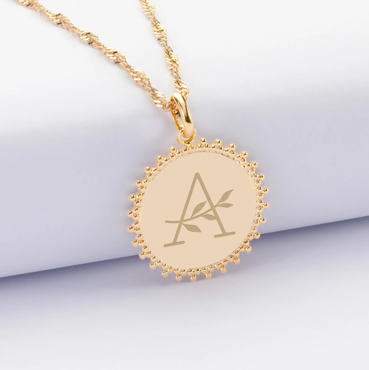 Pendentif personnalisé médaille soleil gravée plaqué or 20 mm