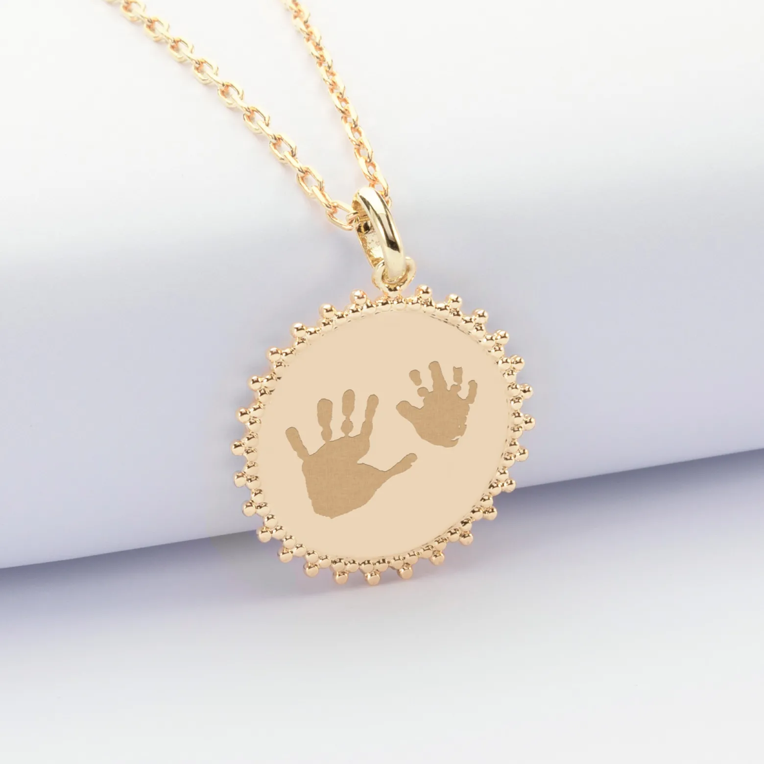 Pendentif personnalisé médaille soleil gravée plaqué or 20 mm