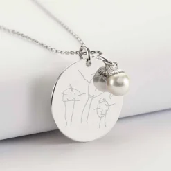 Pendentif personnalisé médaille gravée argent 27 mm et breloque perle nacre 10 mm