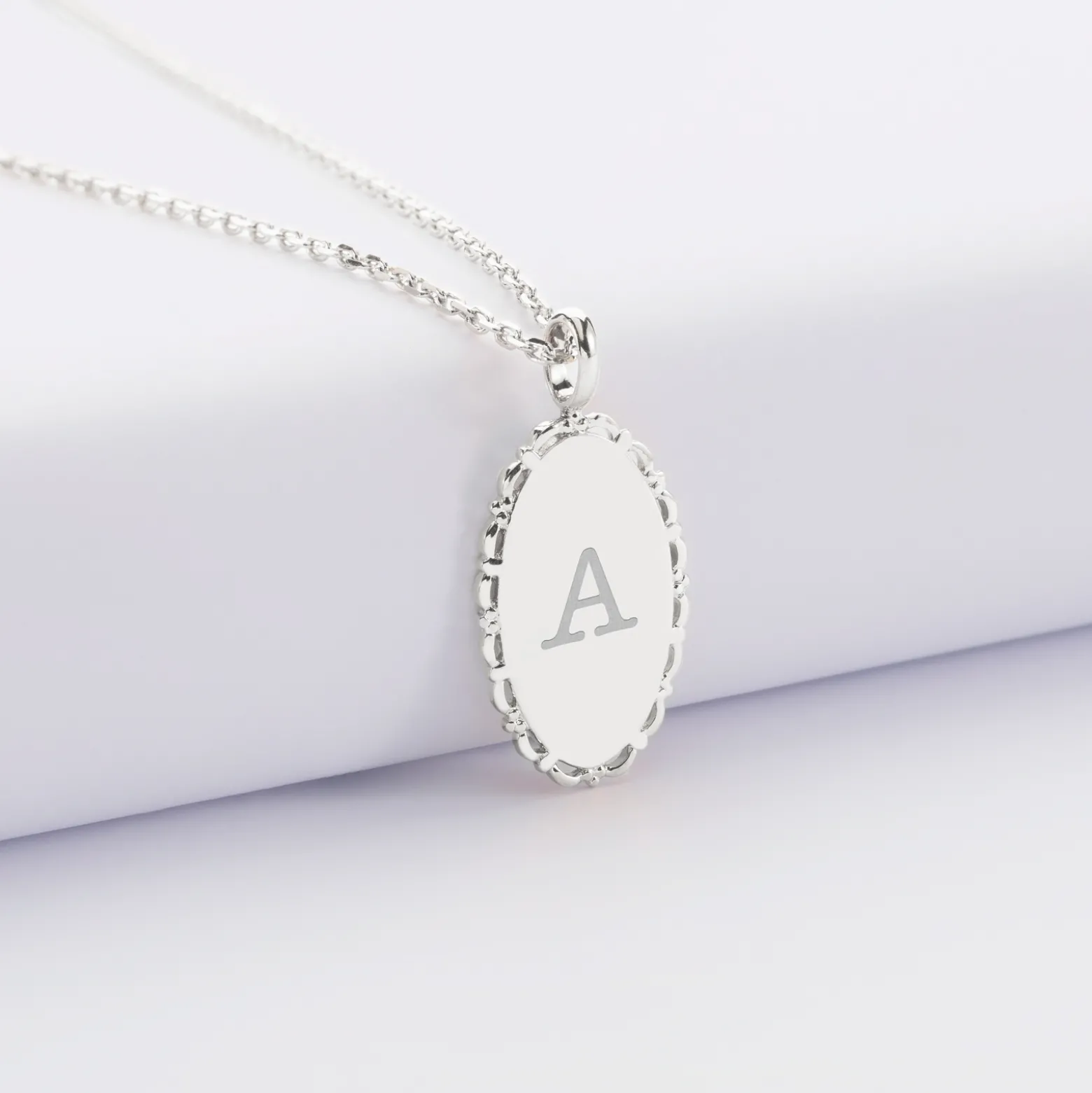Pendentif personnalisé médaille vintage ovale dentelée gravée argent 20x13 mm