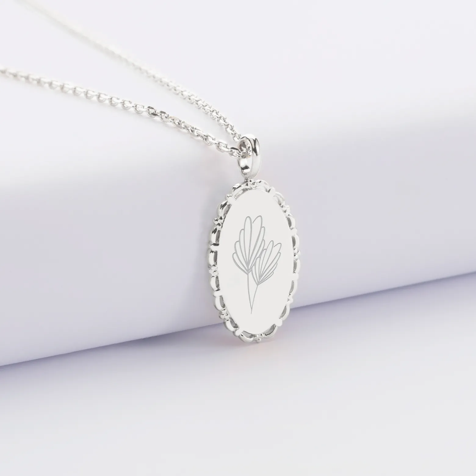 Pendentif personnalisé médaille vintage ovale dentelée gravée argent 20x13 mm