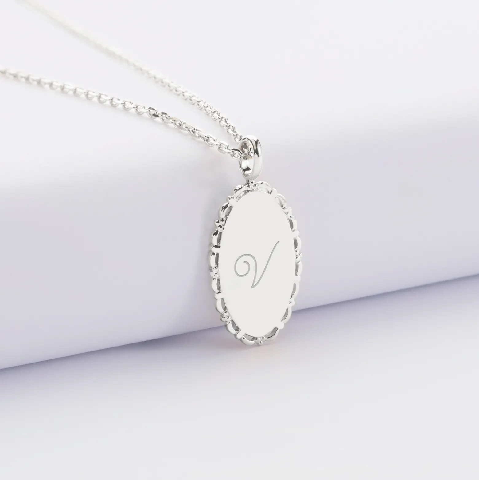 Pendentif personnalisé médaille vintage ovale dentelée gravée argent 20x13 mm