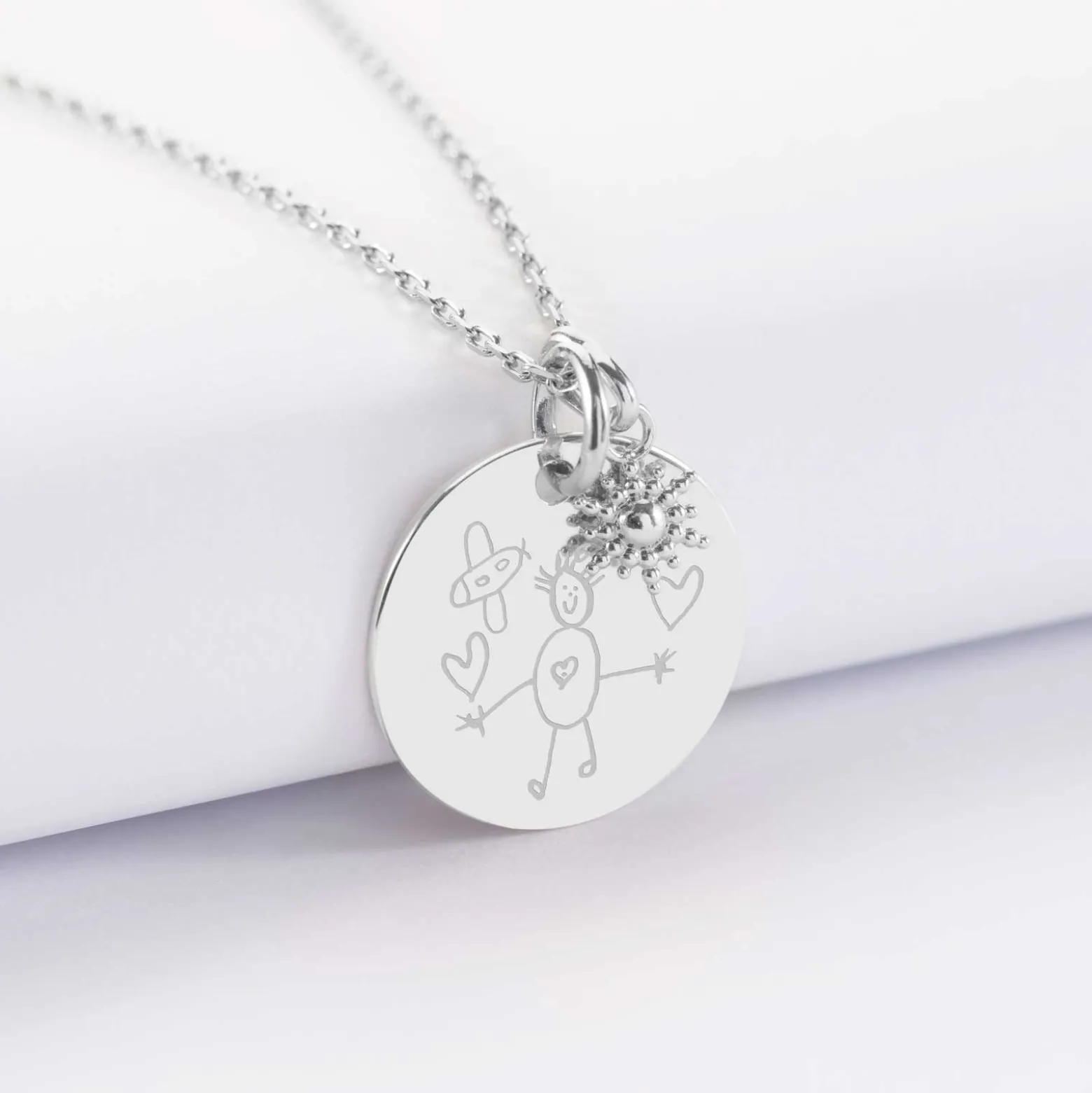 Pendentif personnalisé médaille gravée argent 19 mm et breloque étoile brillante 6 mm