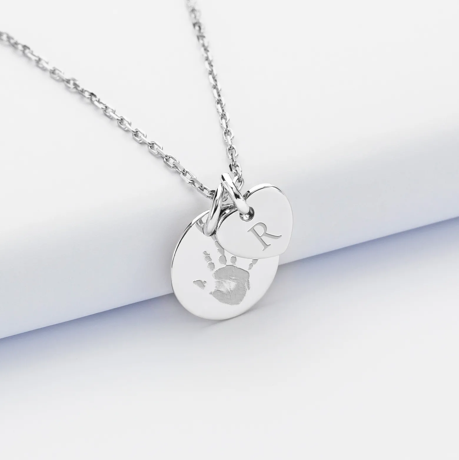 Pendentif personnalisé médaille gravée argent 15 mm et breloque coeur 10 mm