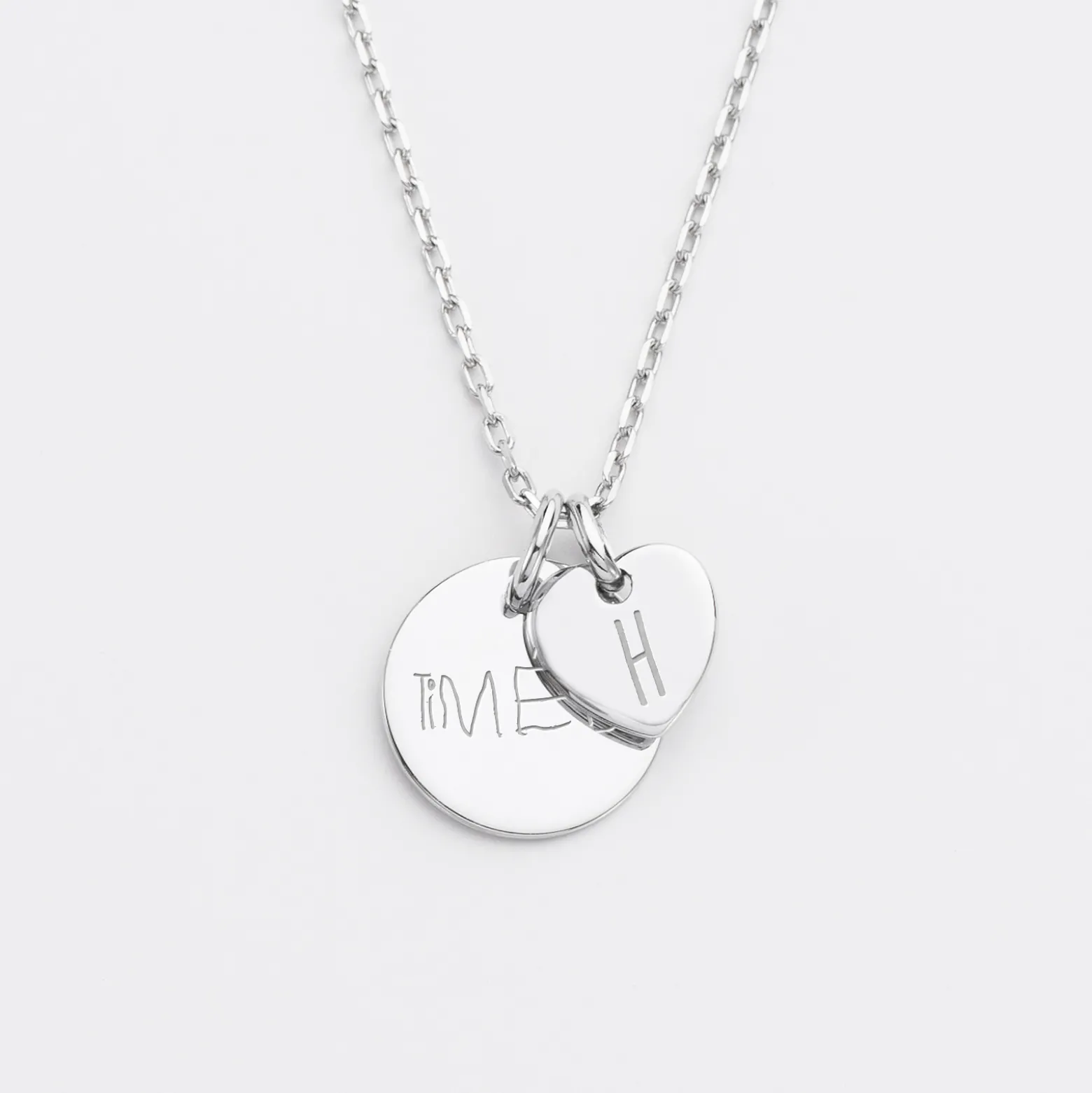 Pendentif personnalisé médaille gravée argent 15 mm et breloque coeur 10 mm