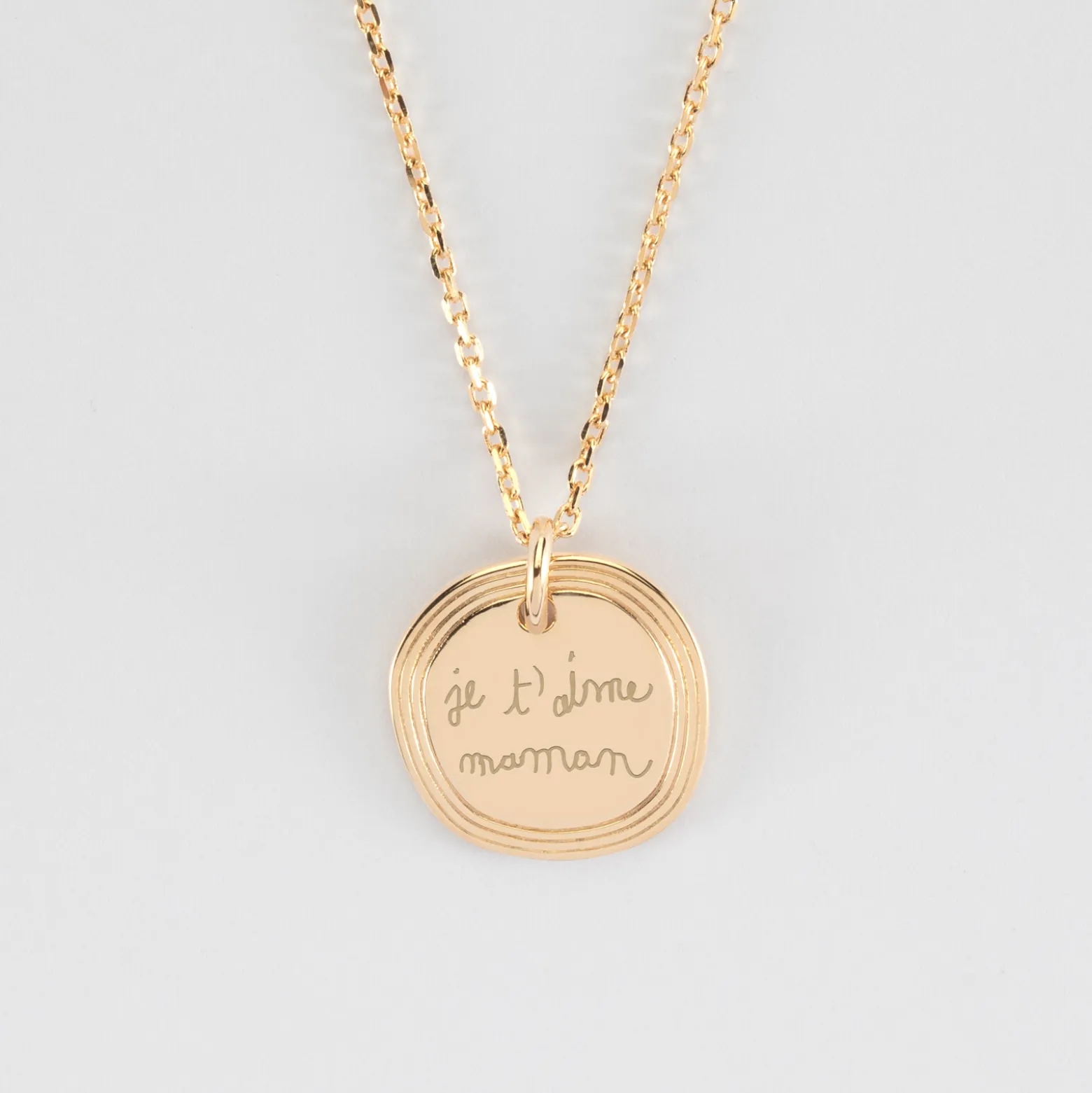Pendentif personnalisé médaille contour strié gravée plaqué or 17 mm
