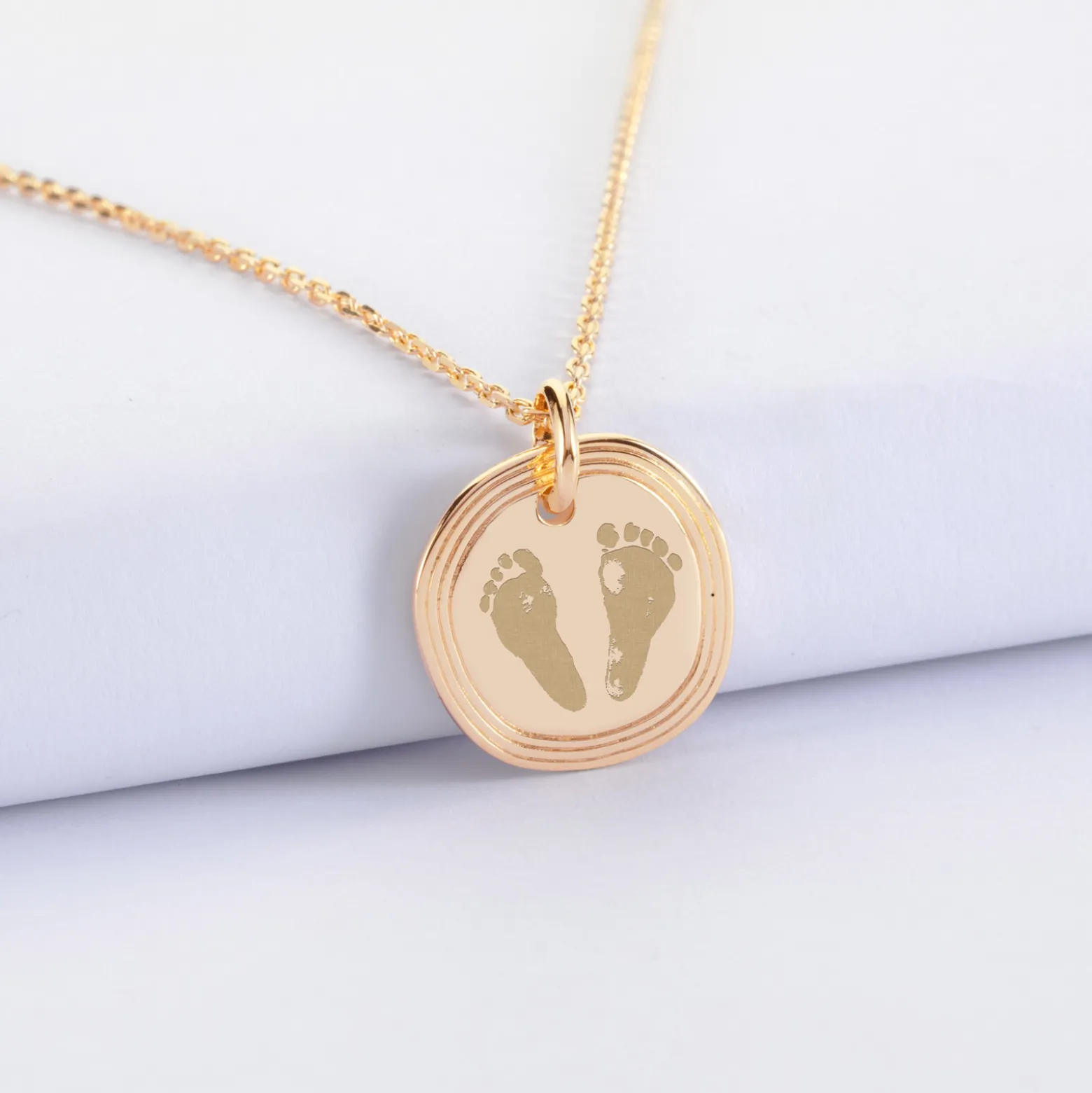 Pendentif personnalisé médaille contour strié gravée plaqué or 17 mm