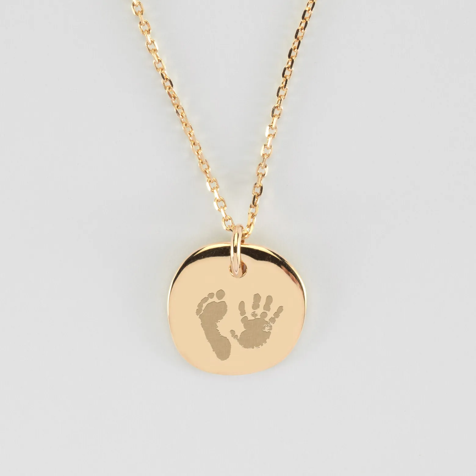 Pendentif personnalisé médaille contour strié gravée plaqué or 17 mm