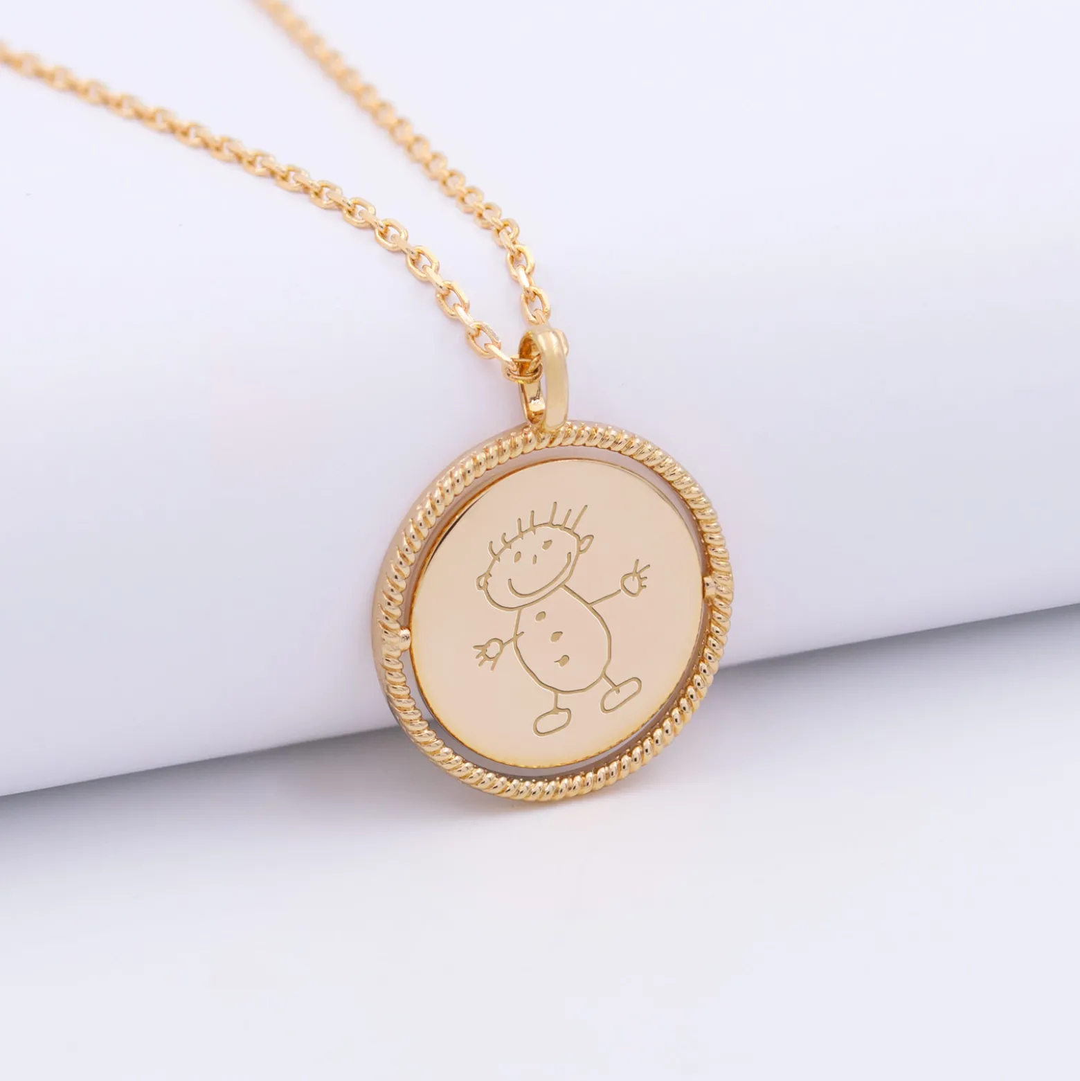 Pendentif personnalisé médaille réversible contour tressé Eternelle gravée plaqué or 18 mm