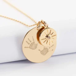 Pendentif personnalisé médaille gravée plaqué or 27 mm et breloque soleil scintillant 14 mm