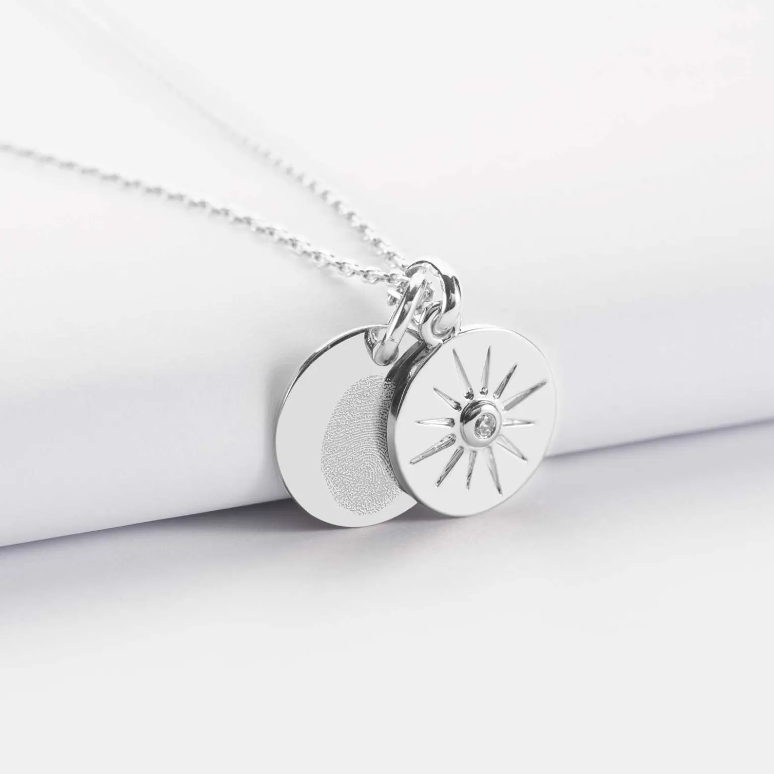 Pendentif personnalisé médaille gravée argent 15 mm et breloque soleil scintillant 14 mm